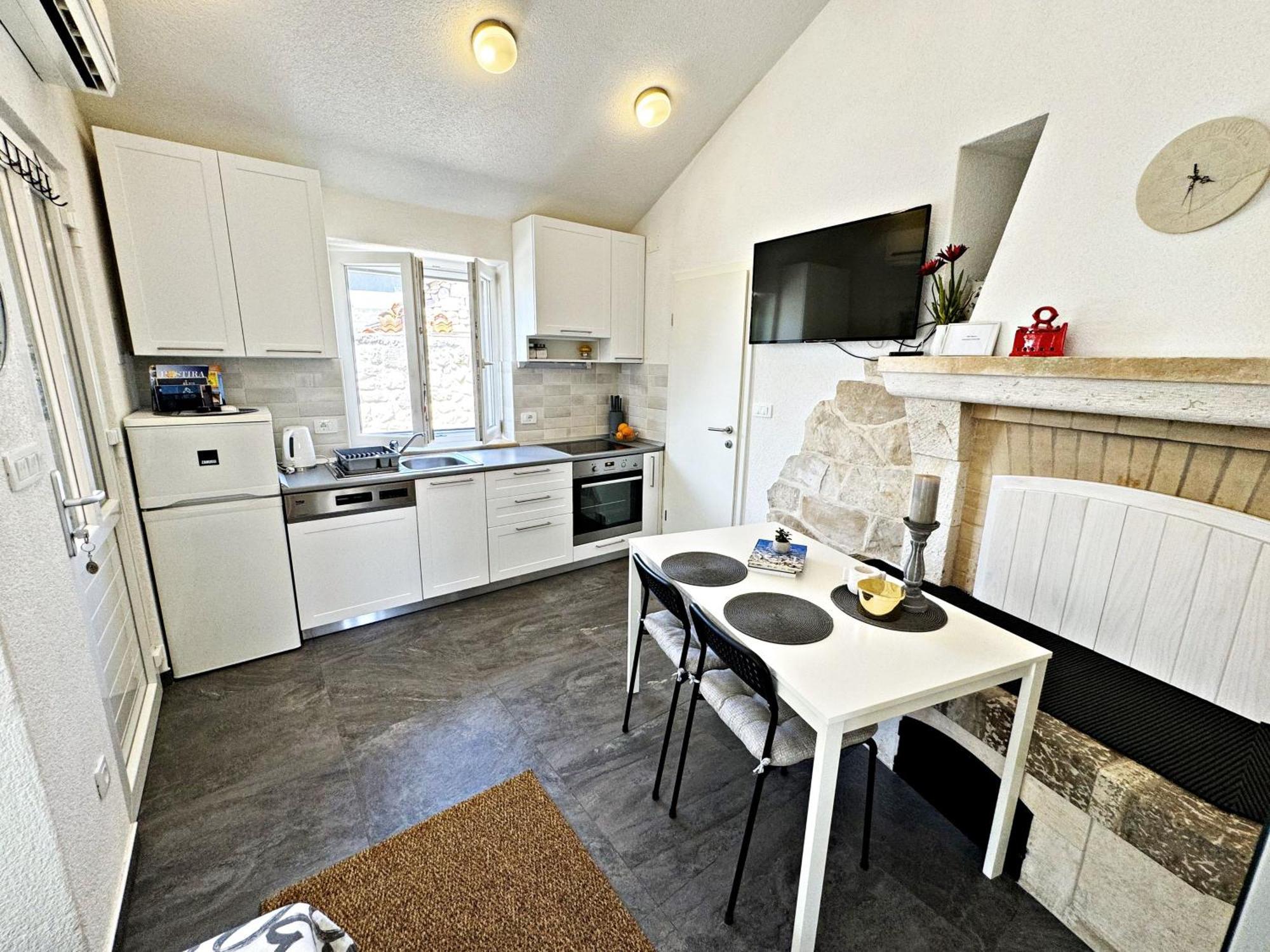 Studio Apartment Matoni Postira Exteriör bild
