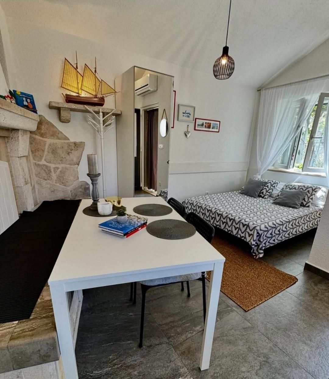 Studio Apartment Matoni Postira Exteriör bild